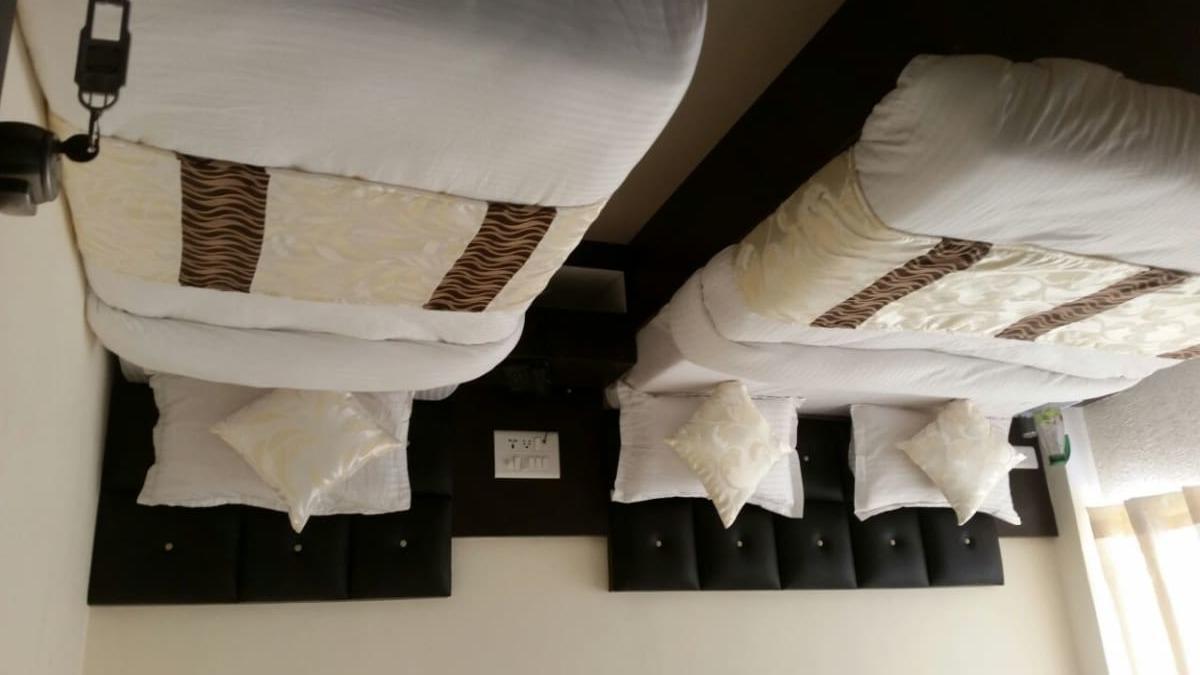Hotel Cg Plaza Ahmedabad Bagian luar foto